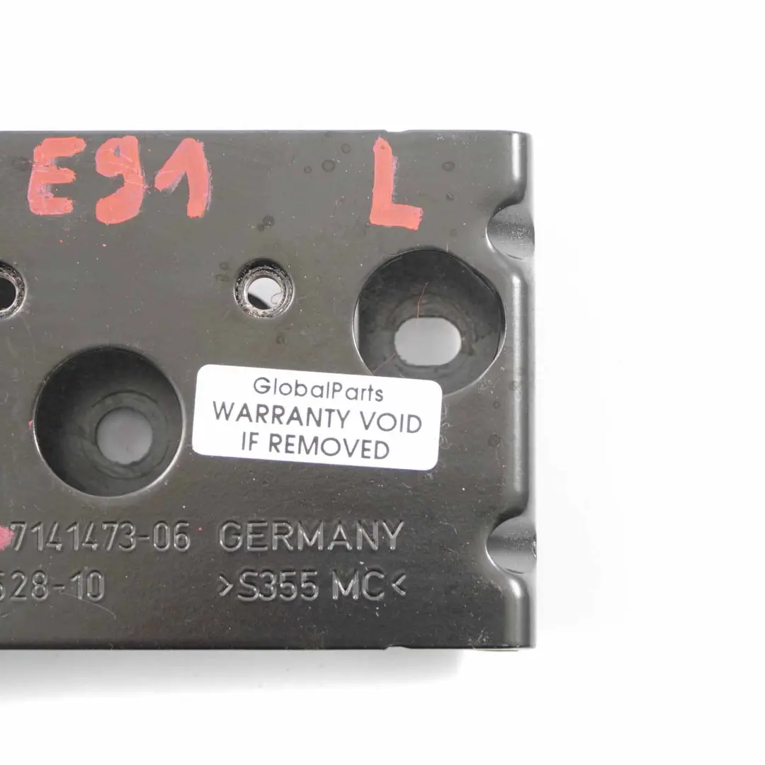 Montaggio su scaffale dei pacchi BMW E91 Touring baule sinistra per con numero di parte 7141473 Montaggio su scaffale dei pacchi BMW E91 Touring baule sinistra - SKU 7141473 - Numero di parte 7141473