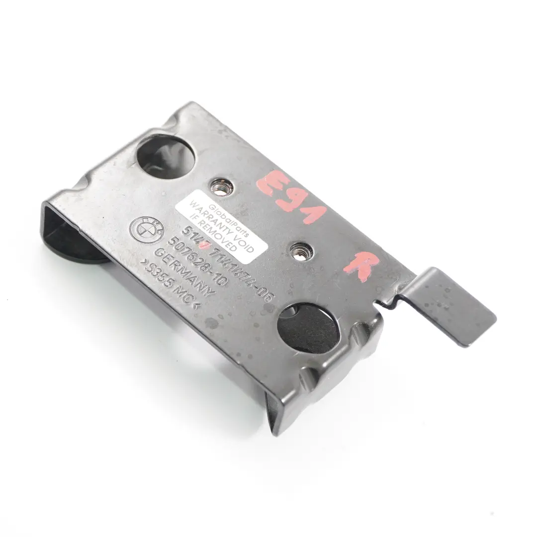 Montaggio su scaffale dei pacchi BMW E91 Touring baule Destra per con numero di parte 7141474 Montaggio su scaffale dei pacchi BMW E91 Touring baule Destra - SKU 7141474 - Numero di parte 7141474