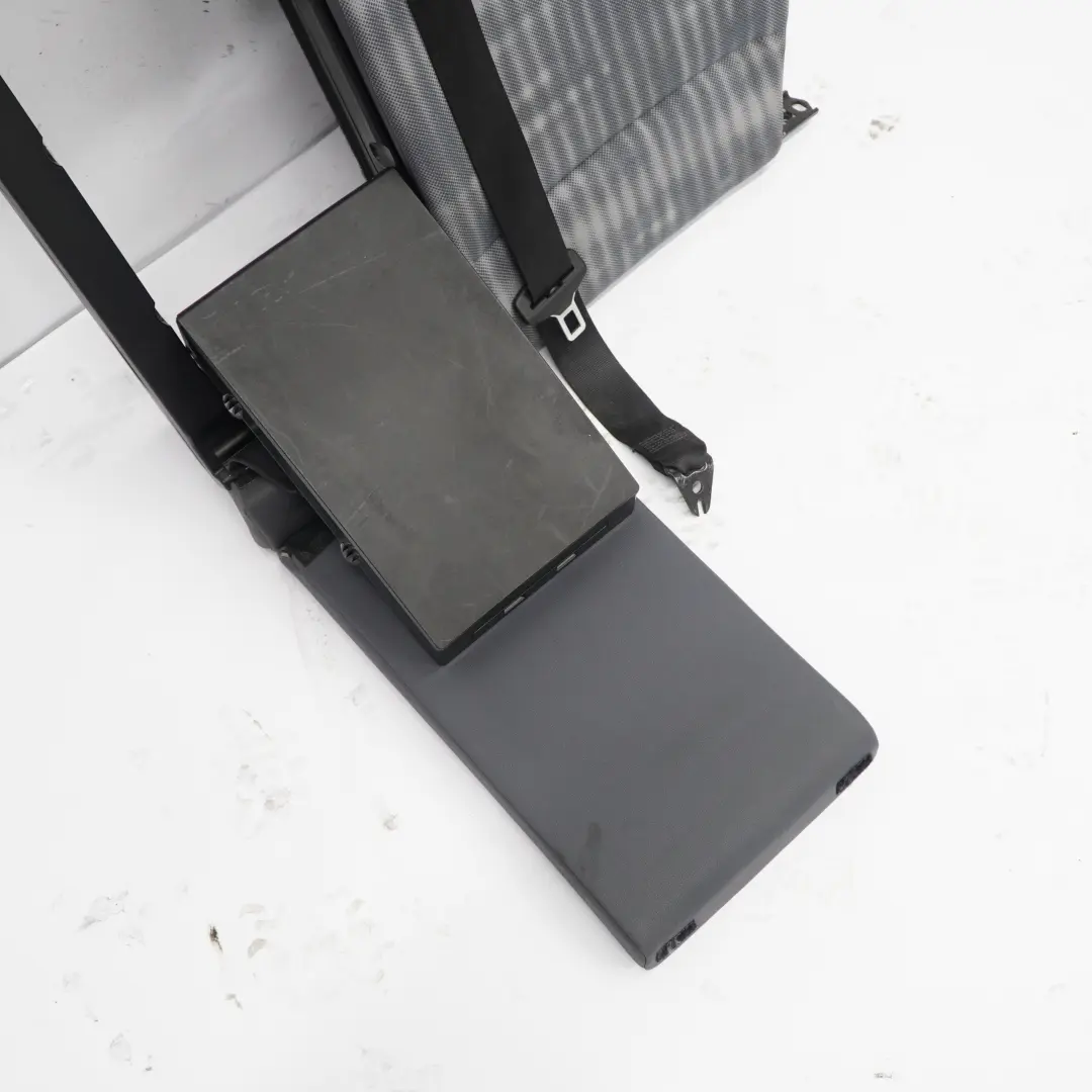 Funda Asiento Trasero Tela Respaldo Esquí Izquierdo Alaskagrau Gris AGA1 para BMW E87 con número de pieza 7141984 BMW E87 Funda Asiento Trasero Tela Respaldo Esquí Izquierdo Alaskagrau Gris AGA1 - SKU 7141984 - Número de pieza 7141984