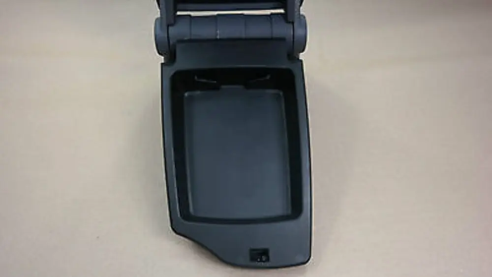 Centre Arm Rest Alaskagrau Grey Grau 7143600 to BMW 1 SERIES 5 E87 with Part number 51167143600 BMW 1 SERIES 5 E87 Centre Arm Rest Alaskagrau Grey Grau 7143600 - SKU 7143600-5 - Part number 51167143600