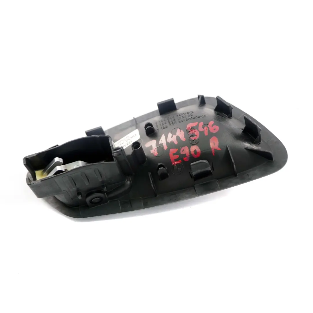 Maniglia Della Portiera Posteriore Interna Destra per BMW E90 E91 LCI con numero di parte 7144546 BMW E90 E91 LCI Maniglia Della Portiera Posteriore Interna Destra - SKU 7144546 - Numero di parte 7144546