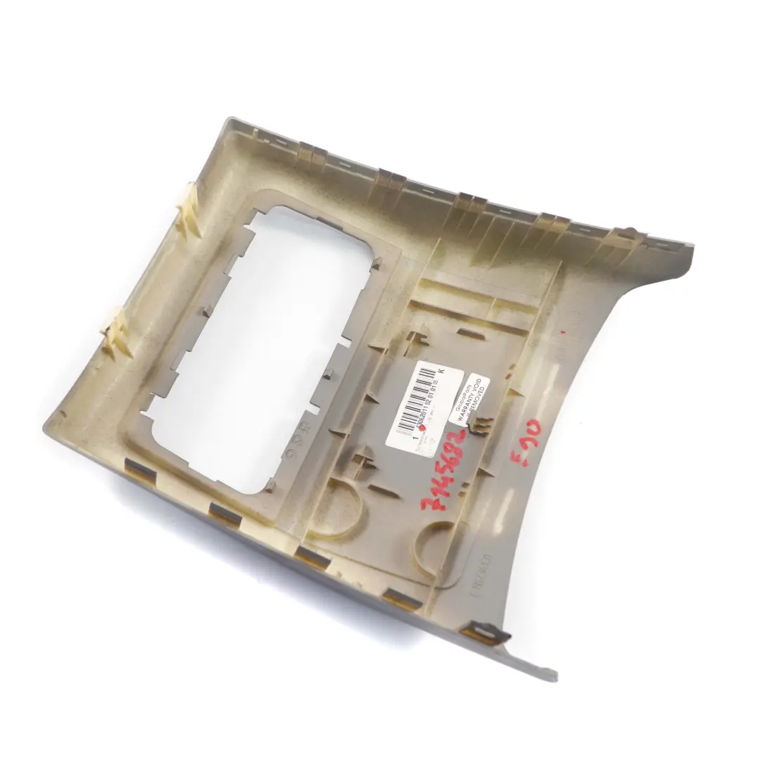 Abdeckung Blende Mittelkonsole Grau Hinten 7118049 für BMW 3 er E90 E91 mit Teilenummer 7145682 BMW 3 er E90 E91 Abdeckung Blende Mittelkonsole Grau Hinten 7118049 - SKU 7145682 - Teilenummer 7145682