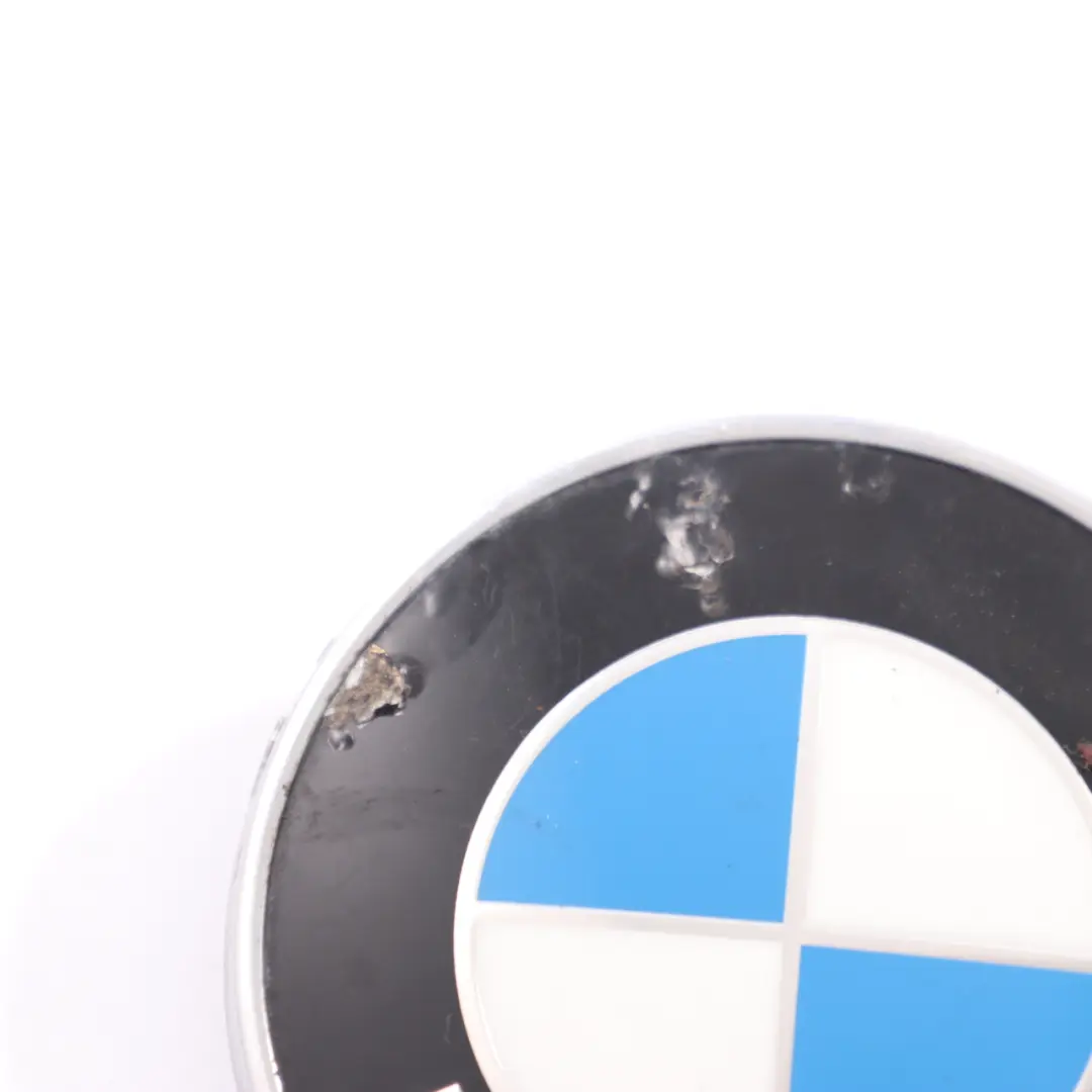 PlaccaBMW ? 74MM per BMW E92 E92N LCI con numero di parte 7146051 BMW E92 E92N LCI PlaccaBMW ? 74MM - SKU 7146051 - Numero di parte 7146051