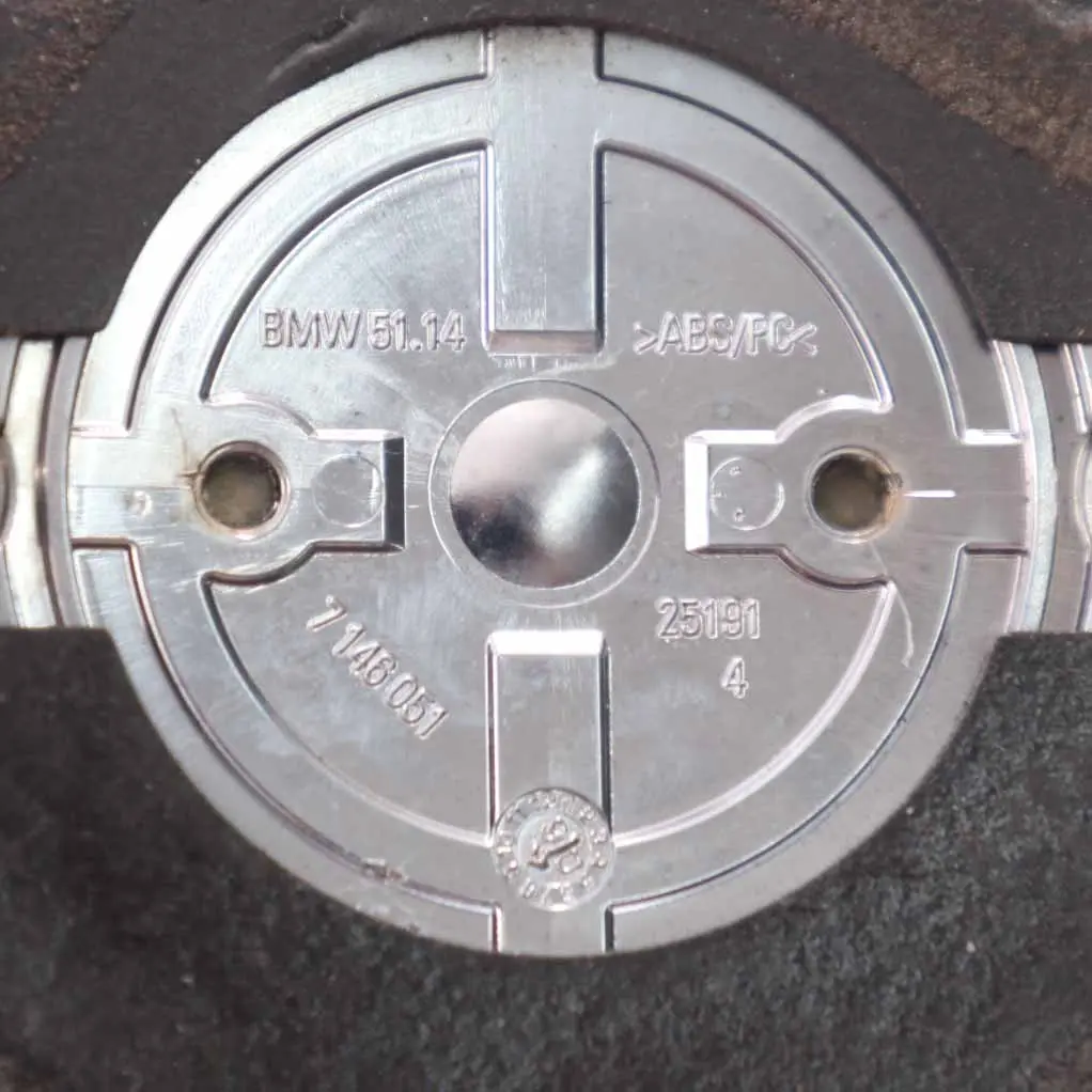 BMW E92 E92N LCI PlaccaBMW ? 74MM - SKU 7146051 - Numero di parte 7146051