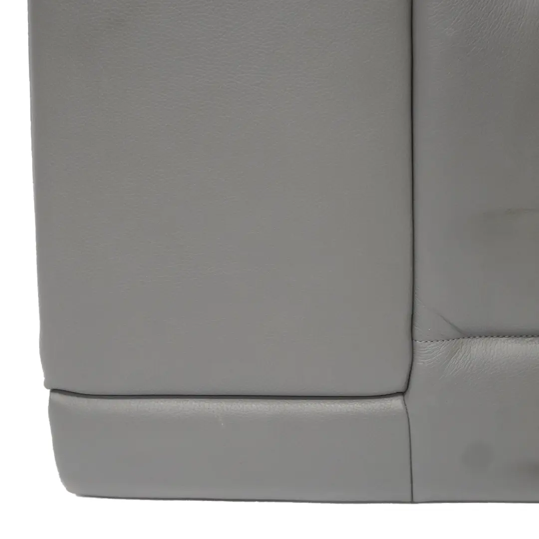 Respaldo Asiento Trasero Izquierda Cubre Respaldo Cuero Gris Ski para BMW E90 con número de pieza 7146951 BMW E90 Respaldo Asiento Trasero Izquierda Cubre Respaldo Cuero Gris Ski - SKU 7146951 - Número de pieza 7146951