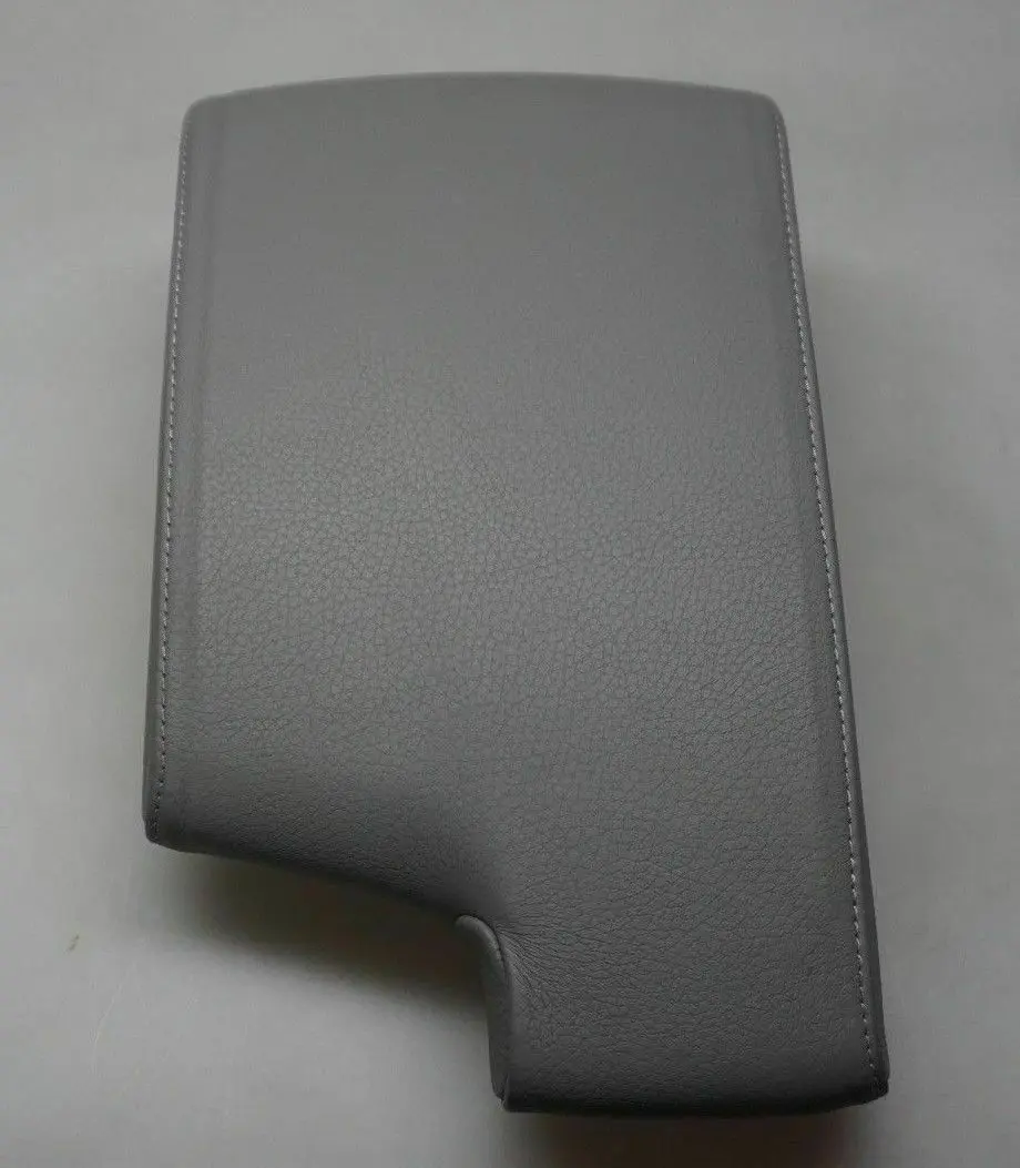 Leder Deckel MittelkonsoleGRAU GREY für BMW 3 er E90 E91 LCI mit Teilenummer 7147212 BMW 3 er E90 E91 LCI Leder Deckel MittelkonsoleGRAU GREY - SKU 7147212 - Teilenummer 7147212