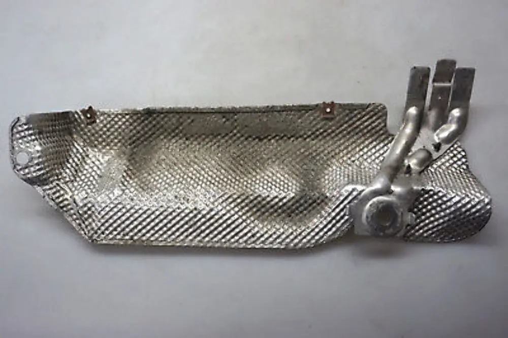 Osłona Powietrza Skrzyni Biegów do BMW 1 Series E87 116i 118i o numerze 7147537 BMW 1 Series E87 116i 118i Osłona Powietrza Skrzyni Biegów - SKU 7147537 - Numer Części 7147537