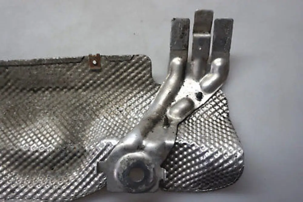 Osłona Powietrza Skrzyni Biegów do BMW 1 Series E87 116i 118i o numerze 7147537 BMW 1 Series E87 116i 118i Osłona Powietrza Skrzyni Biegów - SKU 7147537 - Numer Części 7147537