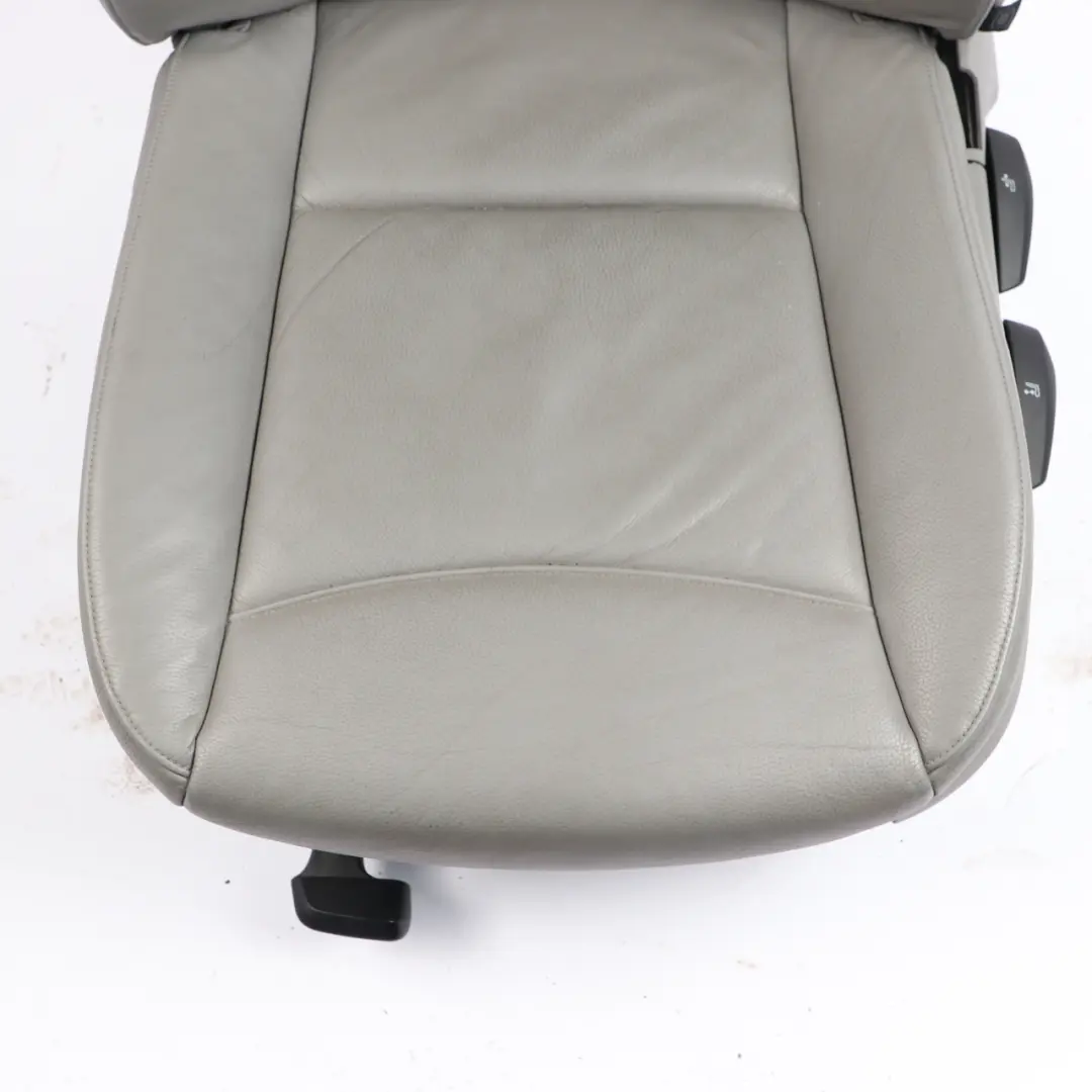 Bezug Lehne Leder Grau Innen Sitz Vorne Links für BMW 3 er E90 E91 mit Teilenummer 7147743 BMW 3 er E90 E91 Bezug Lehne Leder Grau Innen Sitz Vorne Links - SKU 7147743 - Teilenummer 7147743