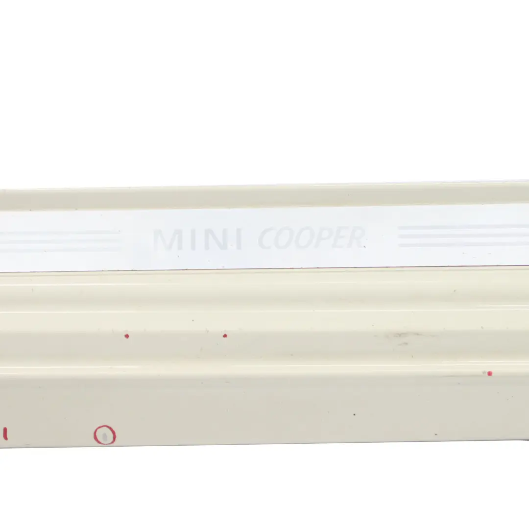Gonna laterale Cooper Sinistra Pannello soglia Pepper White - 850 per Mini R57 con numero di parte 7147915 Mini R57 Gonna laterale Cooper Sinistra Pannello soglia Pepper White - 850 - SKU 7147915-PW - Numero di parte 7147915