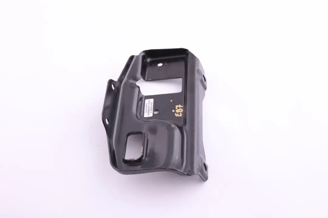 Supporto serratura rinforzo cofano anteriore per BMW E81 E82 E87 E88 con numero di parte 7148759 BMW E81 E82 E87 E88 Supporto serratura rinforzo cofano anteriore - SKU 7148759 - Numero di parte 7148759