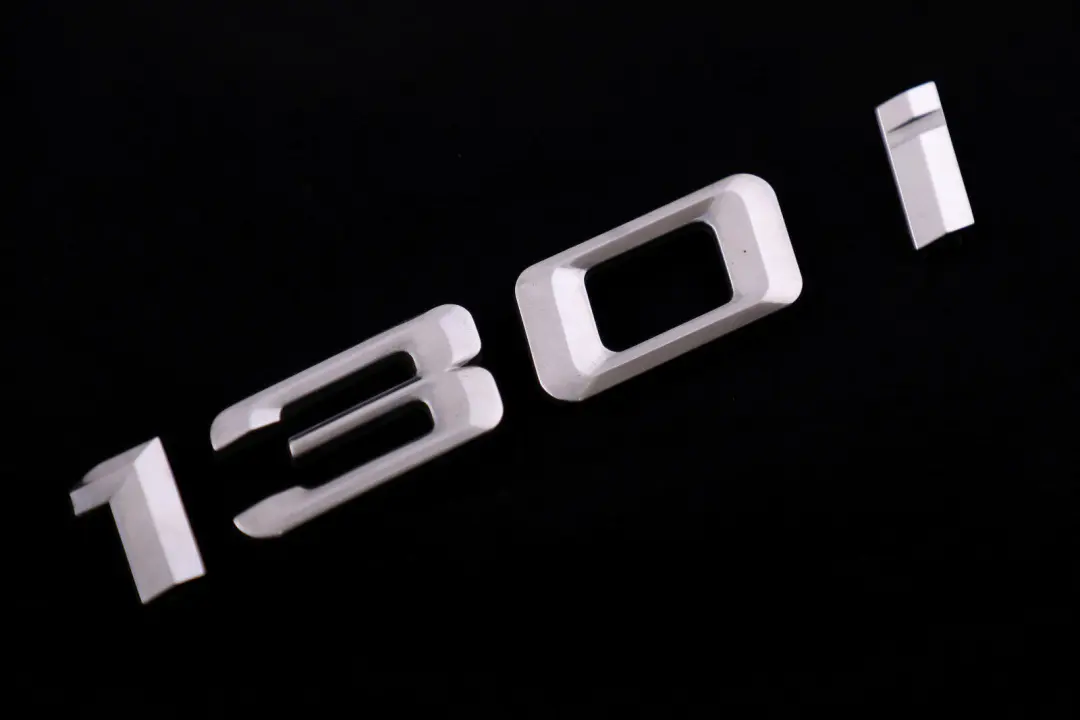 1er E81 E87 LCI Embleme Colle Arriere - 130I - 5114 pour BMW à propos du numéro de pièce 7151387 BMW 1er E81 E87 LCI Embleme Colle Arriere - 130I - 5114 - SKU 7151387 - Numéro de pièce 7151387