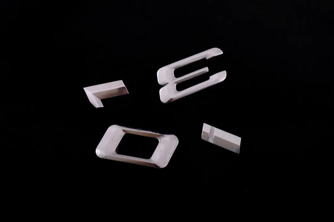 1er E81 E87 LCI Emblem geklebt hinten - 130I - 5114 für BMW mit Teilenummer 7151387 BMW 1er E81 E87 LCI Emblem geklebt hinten - 130I - 5114 - SKU 7151387 - Teilenummer 7151387