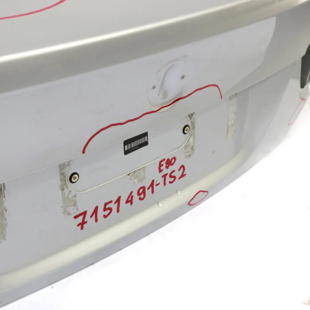 Couvercle de coffre à bagages Titansilber Silver Metallic - 354 pour BMW 3 E90 2 à propos du numéro de pièce 7151491 BMW 3 E90 2 Couvercle de coffre à bagages Titansilber Silver Metallic - 354 - SKU 7151491-TS2 - Numéro de pièce 7151491