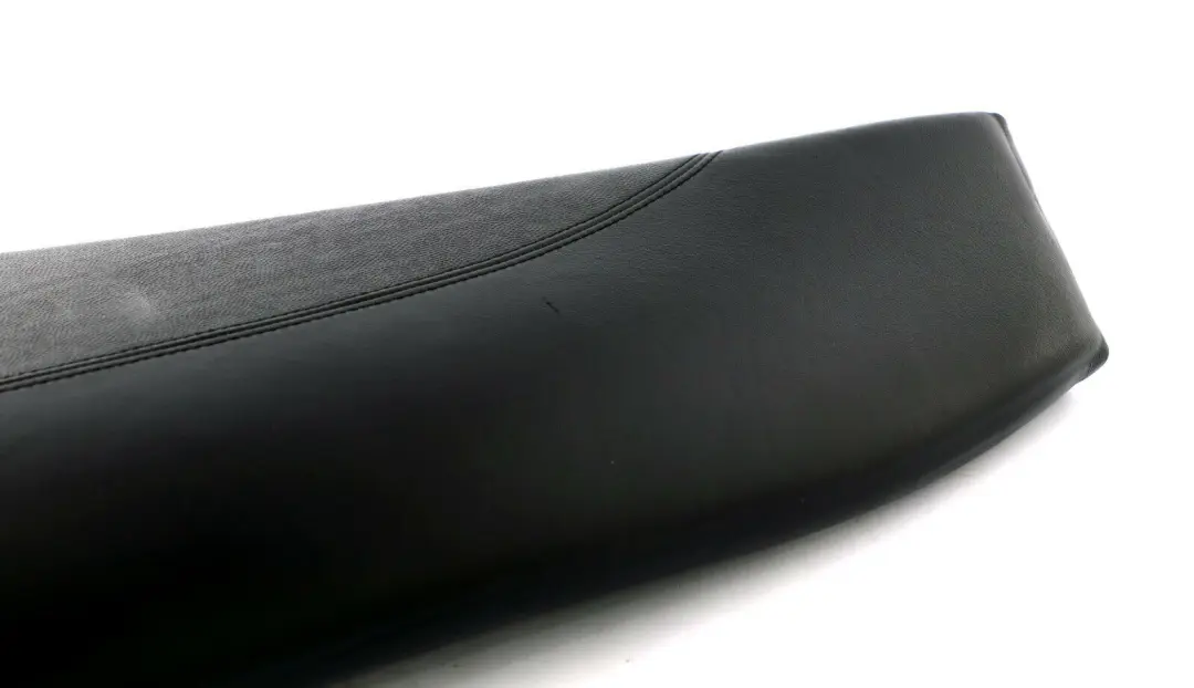 Sedile posteriore sinistro Pannello laterale laterale in pelle nera per BMW E87 con numero di parte 7151667 BMW E87 Sedile posteriore sinistro Pannello laterale laterale in pelle nera - SKU 7151667 - Numero di parte 7151667