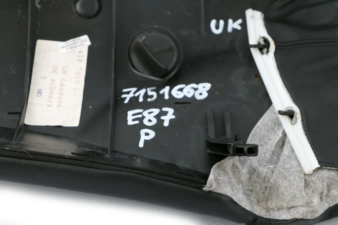 BMW E87 Asiento Trasero Derecho Lateral Panel De Ajuste Cuero Negro - SKU 7151668 - Número de pieza 7118682