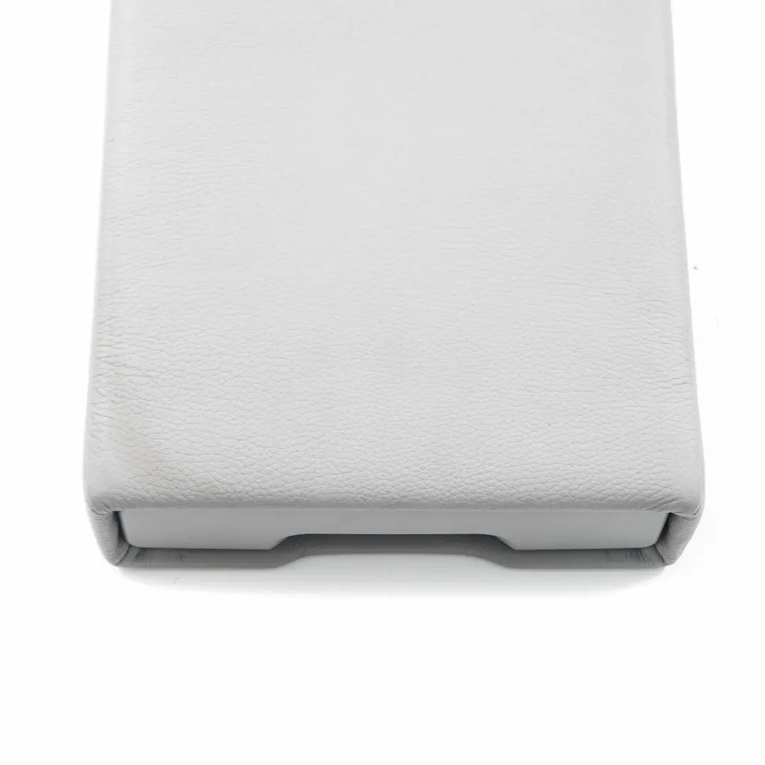 Mittelarmlehne Rücksitz Leder Dakota Grau E91 für BMW E90 LCI mit Teilenummer 7152300 BMW E90 LCI Mittelarmlehne Rücksitz Leder Dakota Grau E91 - SKU 7152300 - Teilenummer 7152300