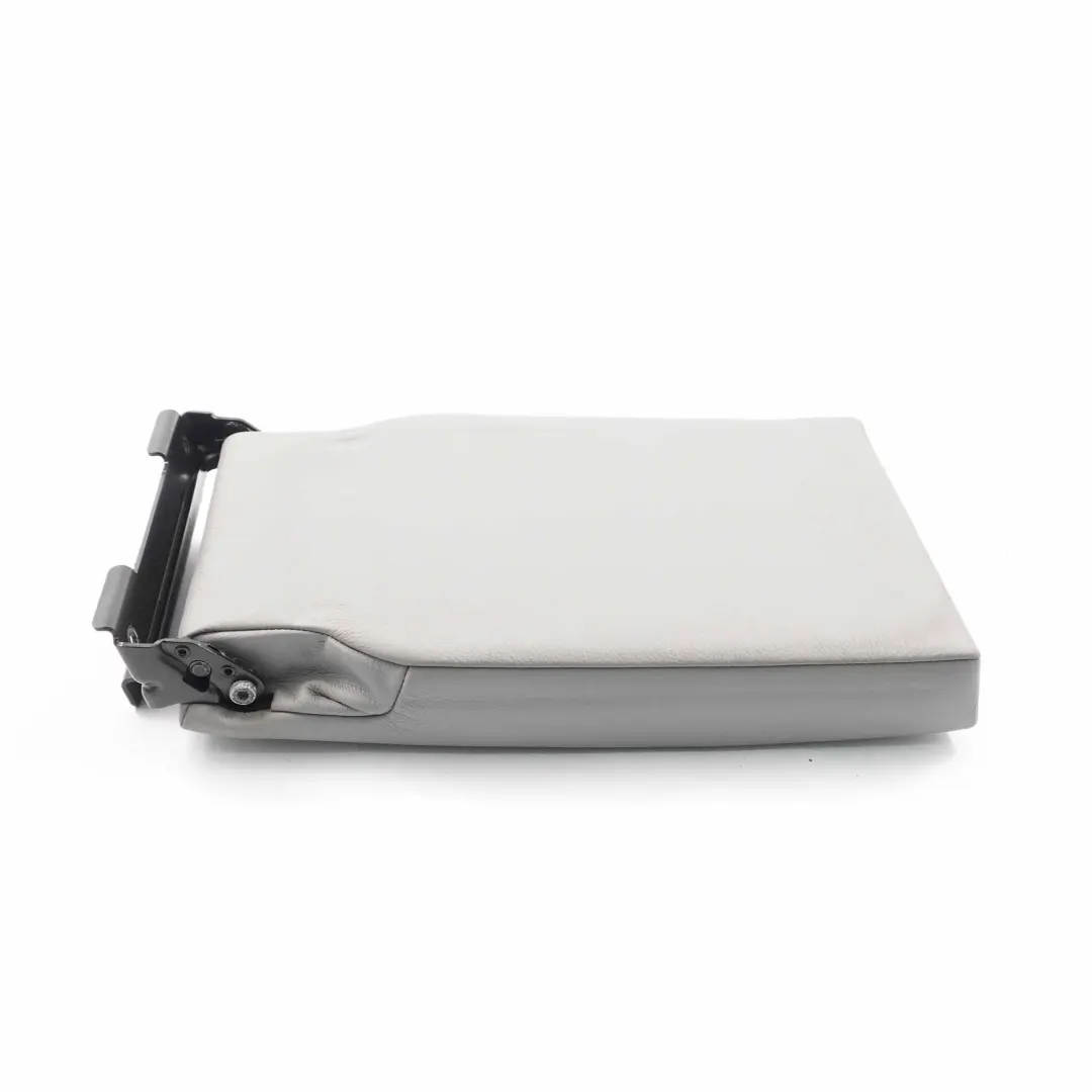 Mittelarmlehne Rücksitz Leder Dakota Grau E91 für BMW E90 LCI mit Teilenummer 7152300 BMW E90 LCI Mittelarmlehne Rücksitz Leder Dakota Grau E91 - SKU 7152300 - Teilenummer 7152300