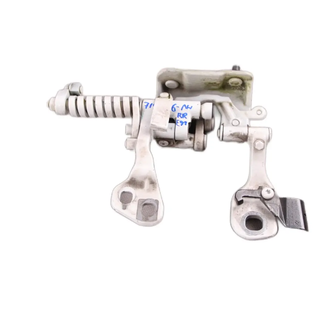 BMW E91 Charnière de coffre arrière droite Alpinweiss 300 7119042 - SKU 7152676-AW - Numéro de pièce 7152676