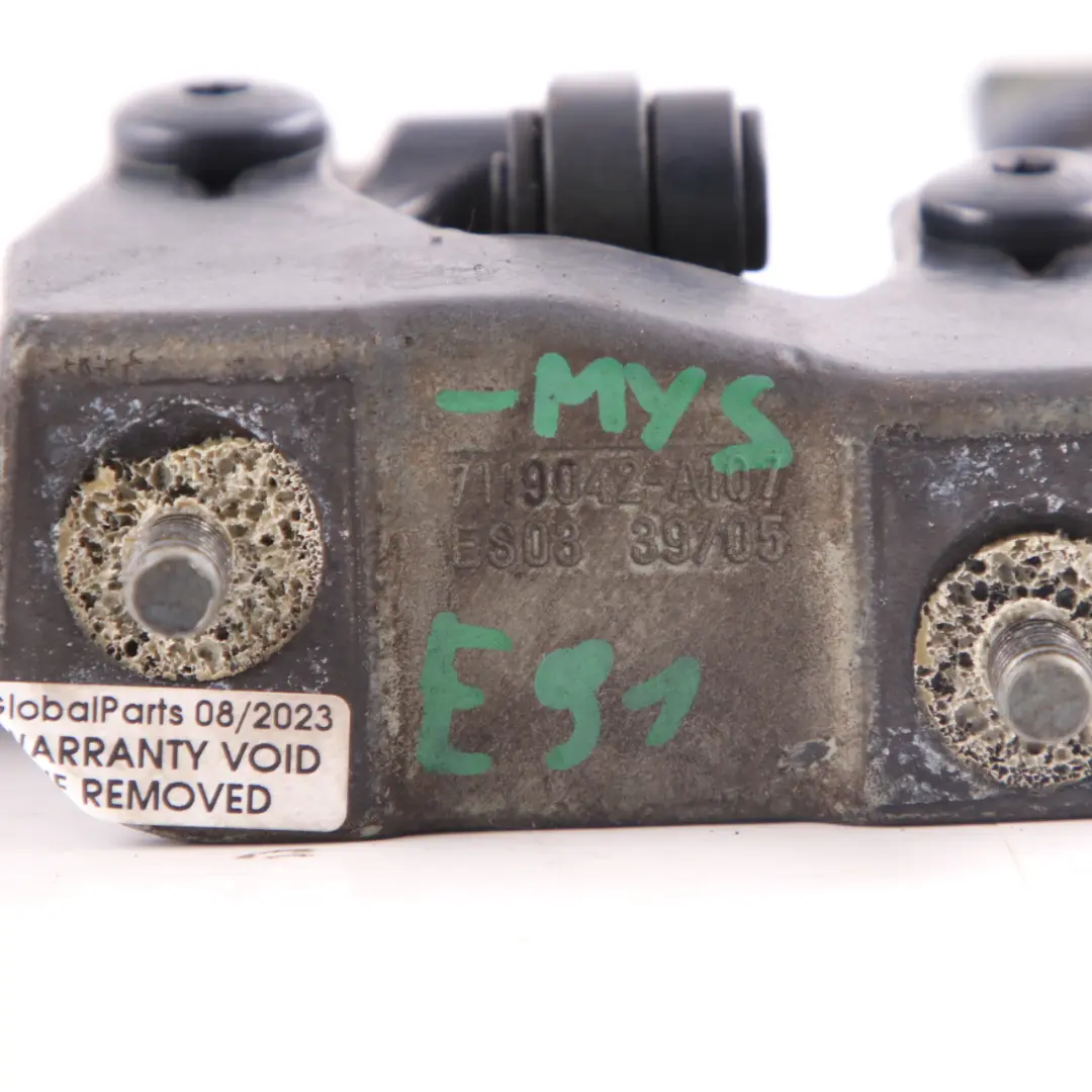 Zawias Klapy Bagażnika Prawy Niebieski 7119042 do BMW E91 o numerze 7152676 BMW E91 Zawias Klapy Bagażnika Prawy Niebieski 7119042 - SKU 7152676-MYS - Numer Części 7152676