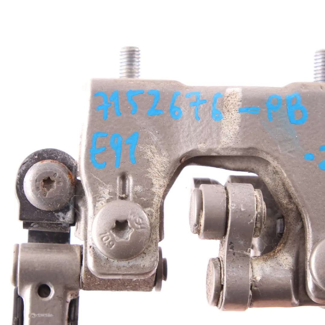 Trunk Lid Hinge Boot Rear Right O/S Platinbronze Bronze A53 7119042 to BMW E91 with Part number 7152676 BMW E91 Trunk Lid Hinge Boot Rear Right O/S Platinbronze Bronze A53 7119042 - SKU 7152676-PB - Part number 7152676