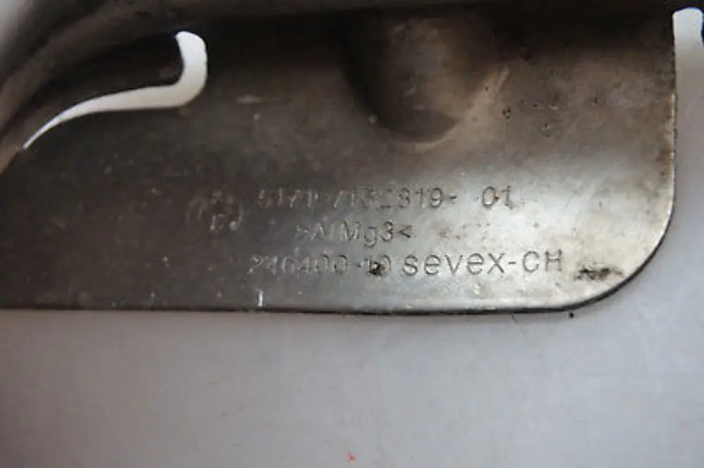 Osłona Nadkola Lewy Przód do BMW E60 E61 o numerze 7152819 BMW E60 E61 Osłona Nadkola Lewy Przód - SKU 7152819-1 - Numer Części 7152819