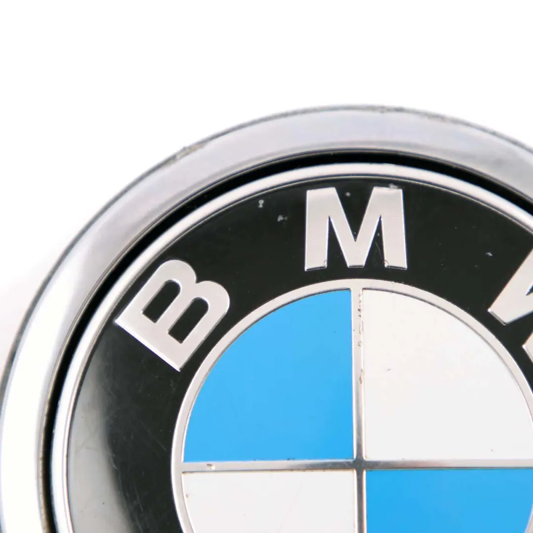 Emblem Knopf Heckklappe Abzeichen Öffnen Öffnung für BMW E81 E87 E87N LCI mit Teilenummer 7153173 BMW E81 E87 E87N LCI Emblem Knopf Heckklappe Abzeichen Öffnen Öffnung - SKU 7153173 - Teilenummer 7153173