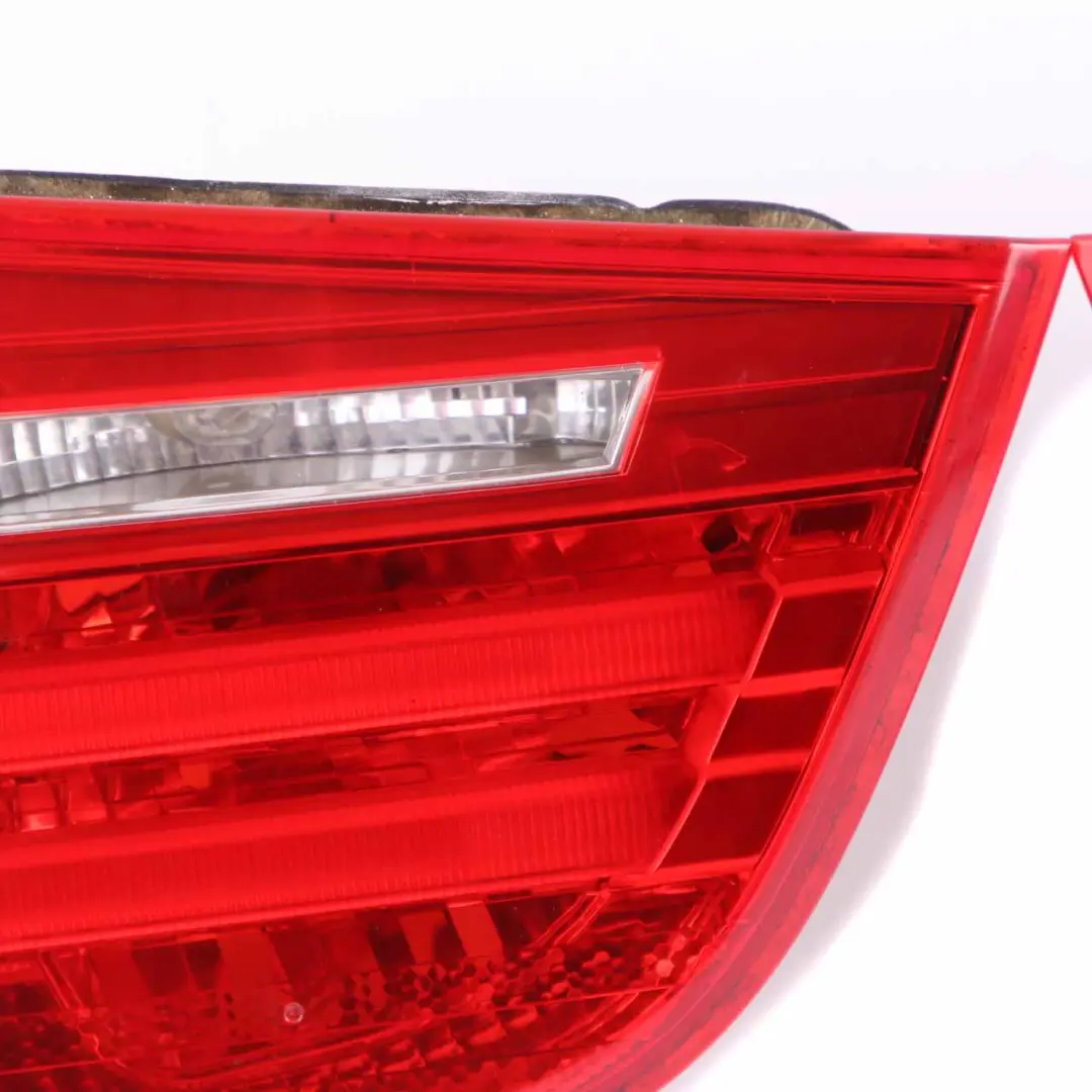 Lampa Klapy Bagażnika Lewa Prawy Tylna Tył Zestaw do BMW E90 LCI o numerze 7154156 BMW E90 LCI Lampa Klapy Bagażnika Lewa Prawy Tylna Tył Zestaw - SKU 7154156-2 - Numer Części 7154156
