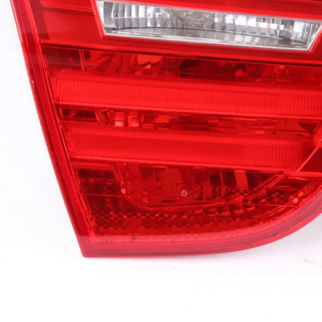 Lampa Klapy Bagażnika Lewa Prawy Tylna Tył Zestaw do BMW E90 LCI o numerze 7154156 BMW E90 LCI Lampa Klapy Bagażnika Lewa Prawy Tylna Tył Zestaw - SKU 7154156-2 - Numer Części 7154156