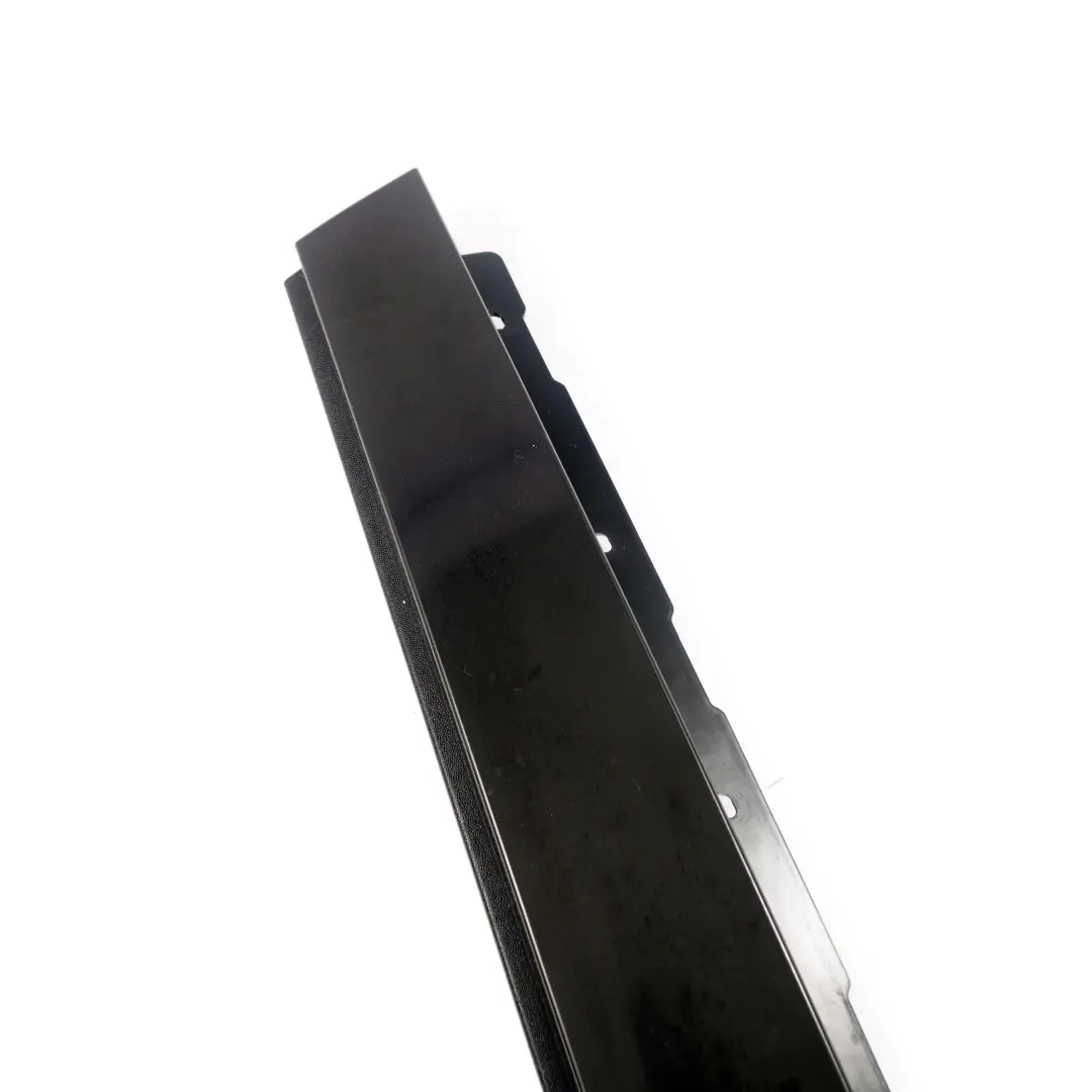 Revetement exterieur la colonne B arriere gauche Noir Brillant para BMW E87 LCI con número de pieza 7154311 BMW E87 LCI Revetement exterieur la colonne B arriere gauche Noir Brillant - SKU 7154311-2 - Número de pieza 7154311