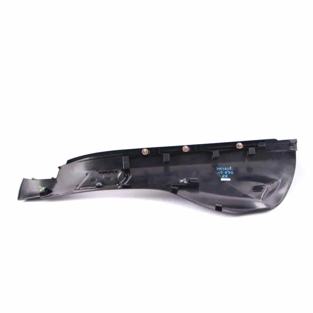 Tapa Pilar D Recubrimiento Trasero Derecho Negro para BMW X5 E70 con número de pieza 7154838 BMW X5 E70 Tapa Pilar D Recubrimiento Trasero Derecho Negro - SKU 7154838 - Número de pieza 7154838