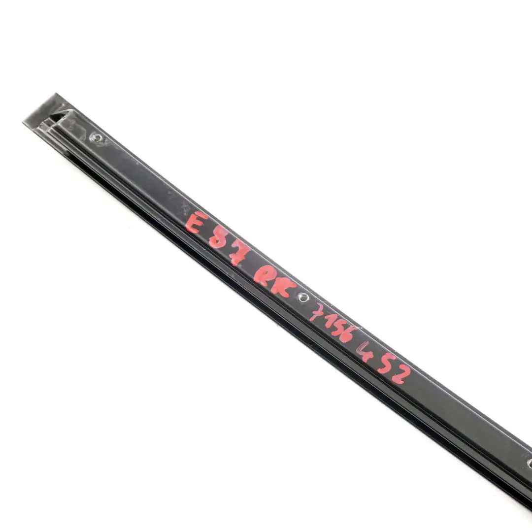 BMW E87 Guide De Vitre Arrière Droit Shadow Line Brillant - SKU 7156452 - Numéro de pièce 7156452
