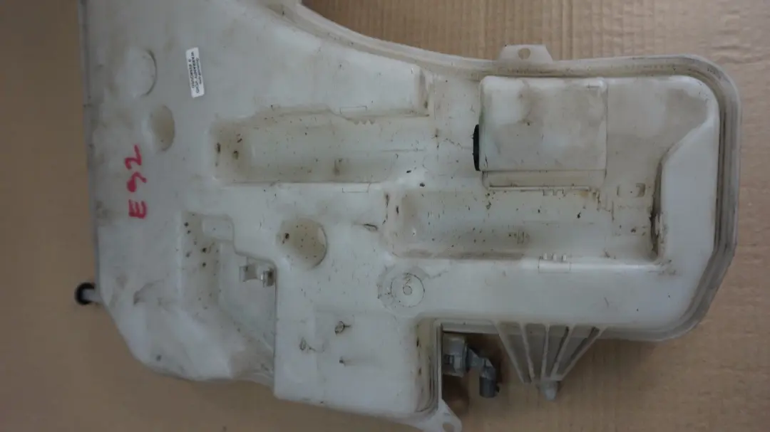 Behälter Scheinwerferwaschanlage 7157145 für BMW 3 er E92 E93 LCi mit Teilenummer 61677157145 BMW 3 er E92 E93 LCi Behälter Scheinwerferwaschanlage 7157145 - SKU 7157145-1 - Teilenummer 61677157145