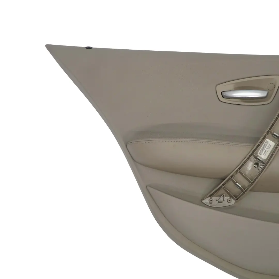 Pannello Porta Tessuto Posteriore Sinistra Beige Pelle per BMW E87 con numero di parte 7157431 BMW E87 Pannello Porta Tessuto Posteriore Sinistra Beige Pelle - SKU 7157431 - Numero di parte 7157431