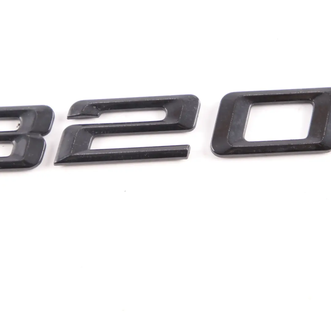 BMW E90 Emblemat Napis Znaczek Tył 320d Czarny - SKU 7157558-1 - Numer Części 7157558