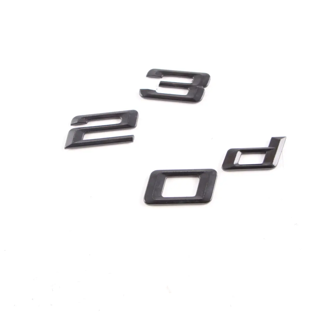 BMW E90 Emblemat Napis Znaczek Tył 320d Czarny - SKU 7157558-1 - Numer Części 7157558