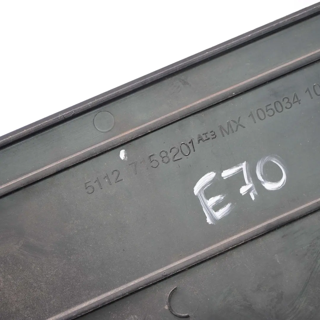 Osłona Tablicy Rejestracyjnej do BMW X5 E70 o numerze 7158201 BMW X5 E70 Osłona Tablicy Rejestracyjnej - SKU 7158201 - Numer Części 7158201