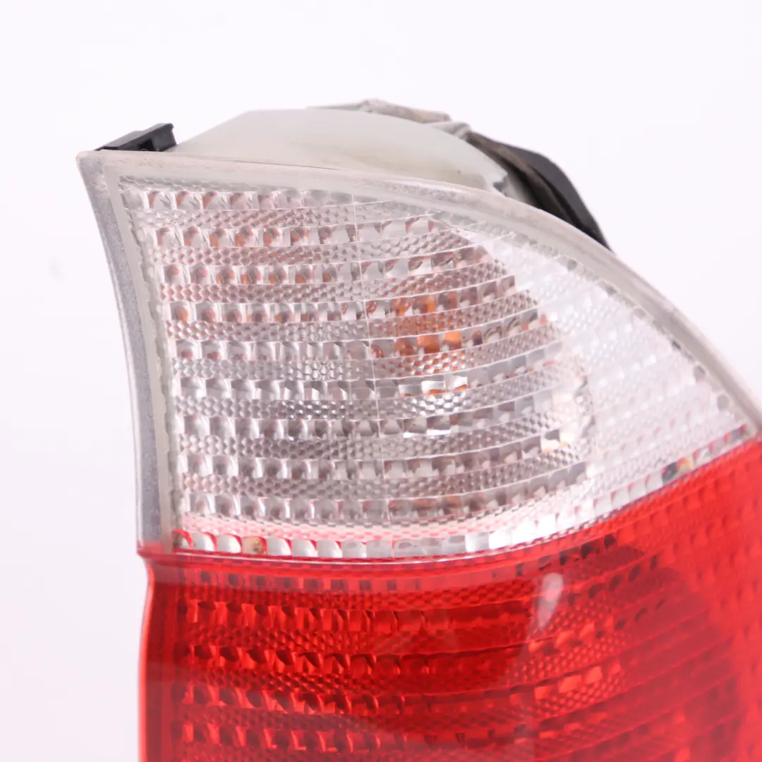 Heckleuchte Seitenwand rechts weiss 6321 für BMW X5 er E53 mit Teilenummer 7158390 BMW X5 er E53 Heckleuchte Seitenwand rechts weiss 6321 - SKU 7158390 - Teilenummer 7158390