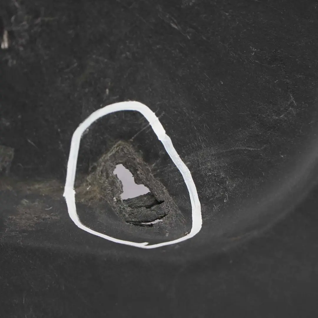 Couvercle reservoir carburant sous plancher gauche pour BMW X5 E70 X6 E71 à propos du numéro de pièce 7158405 BMW X5 E70 X6 E71 Couvercle reservoir carburant sous plancher gauche - SKU 7158405-1 - Numéro de pièce 7158405