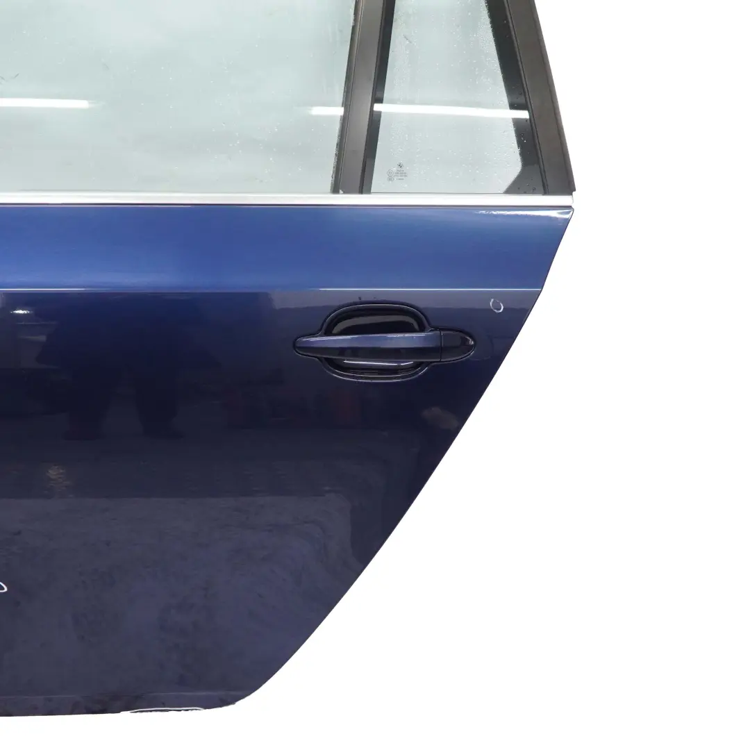 Drzwi lewe tylne tył Tiefseeblau do BMW E61 o numerze 7158501 BMW E61 Drzwi lewe tylne tył Tiefseeblau - SKU 7158501-DSB2 - Numer Części 7158501