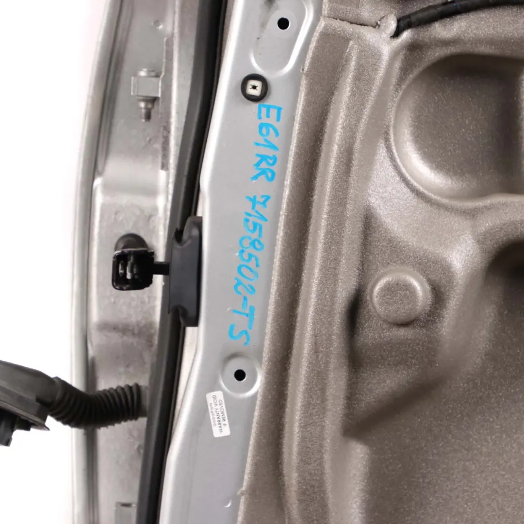 Door Rear Right O/S Titansilber Titan Silver Metallic - 354 to BMW 5 E61 Touring with Part number 7158502 BMW 5 E61 Touring Door Rear Right O/S Titansilber Titan Silver Metallic - 354 - SKU 7158502-TS - Part number 7158502