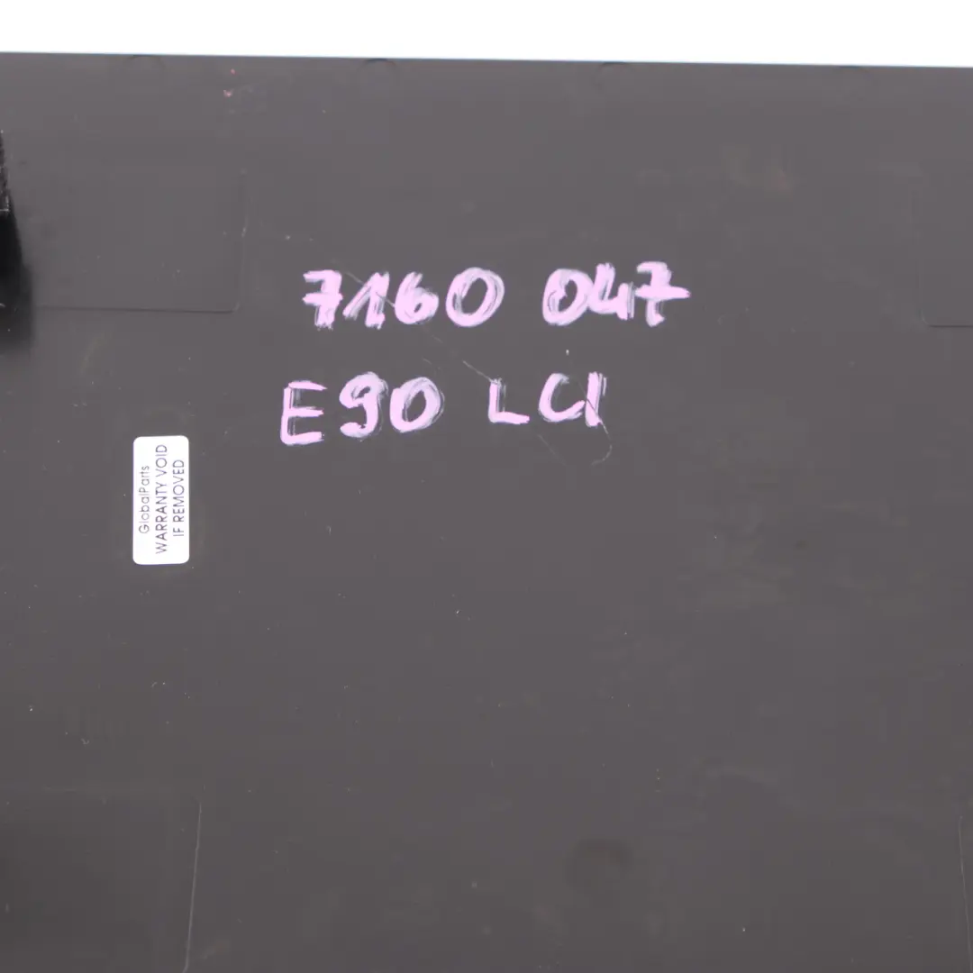 BMW E90 LCI E91 E92 Osłona Plastik Podłokietnika - SKU 7160047 - Numer Części 7160047