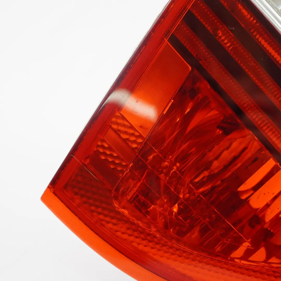 BMW E91 Lampa Klapy Tył Tylnej Lewa Bagażnika - SKU 7160063-1 - Numer Części 7160063