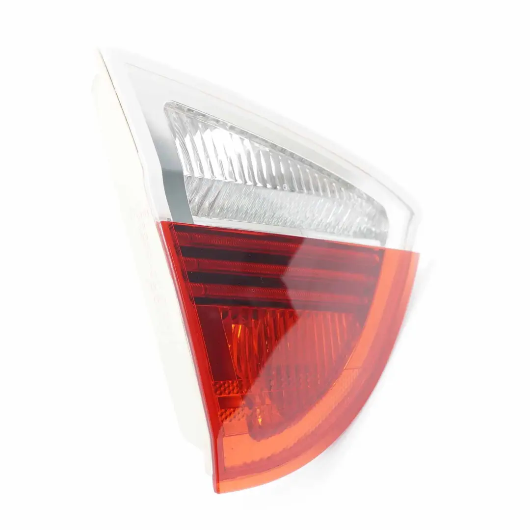 Lewa Lampa Klapy Bagażnika Tył Tylna do BMW E91 Kombi o numerze 7160063 BMW E91 Kombi Lewa Lampa Klapy Bagażnika Tył Tylna - SKU 7160063-3 - Numer Części 7160063