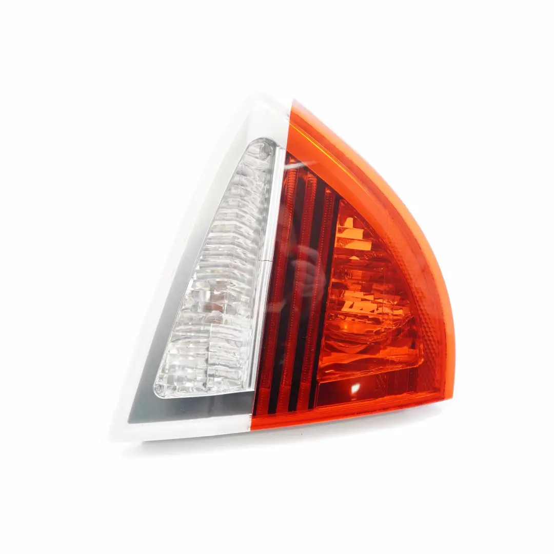 Lewa Lampa Klapy Bagażnika Tył Tylna do BMW E91 Kombi o numerze 7160063 BMW E91 Kombi Lewa Lampa Klapy Bagażnika Tył Tylna - SKU 7160063-3 - Numer Części 7160063