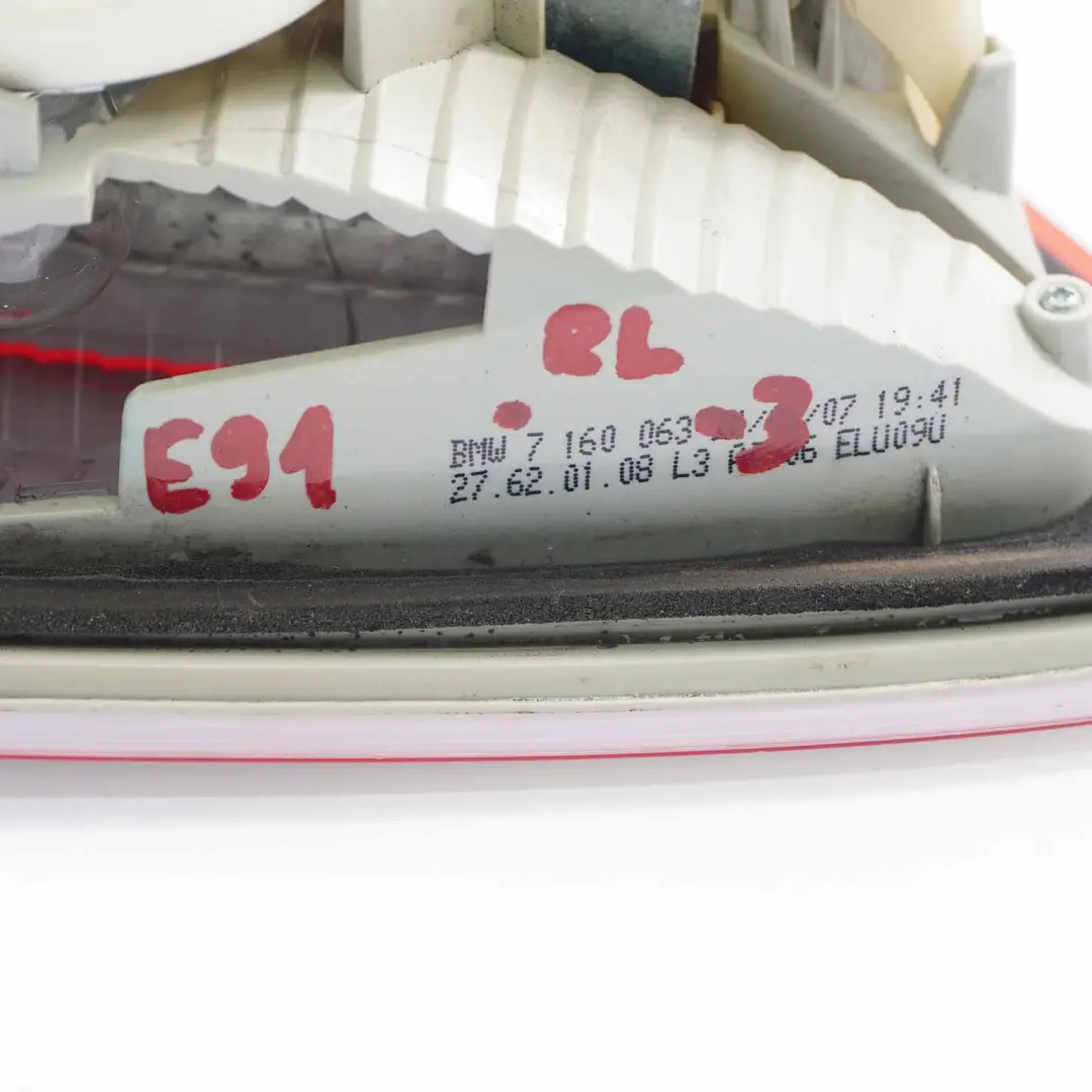 BMW E91 Kombi Lewa Lampa Klapy Bagażnika Tył Tylna - SKU 7160063-3 - Numer Części 7160063