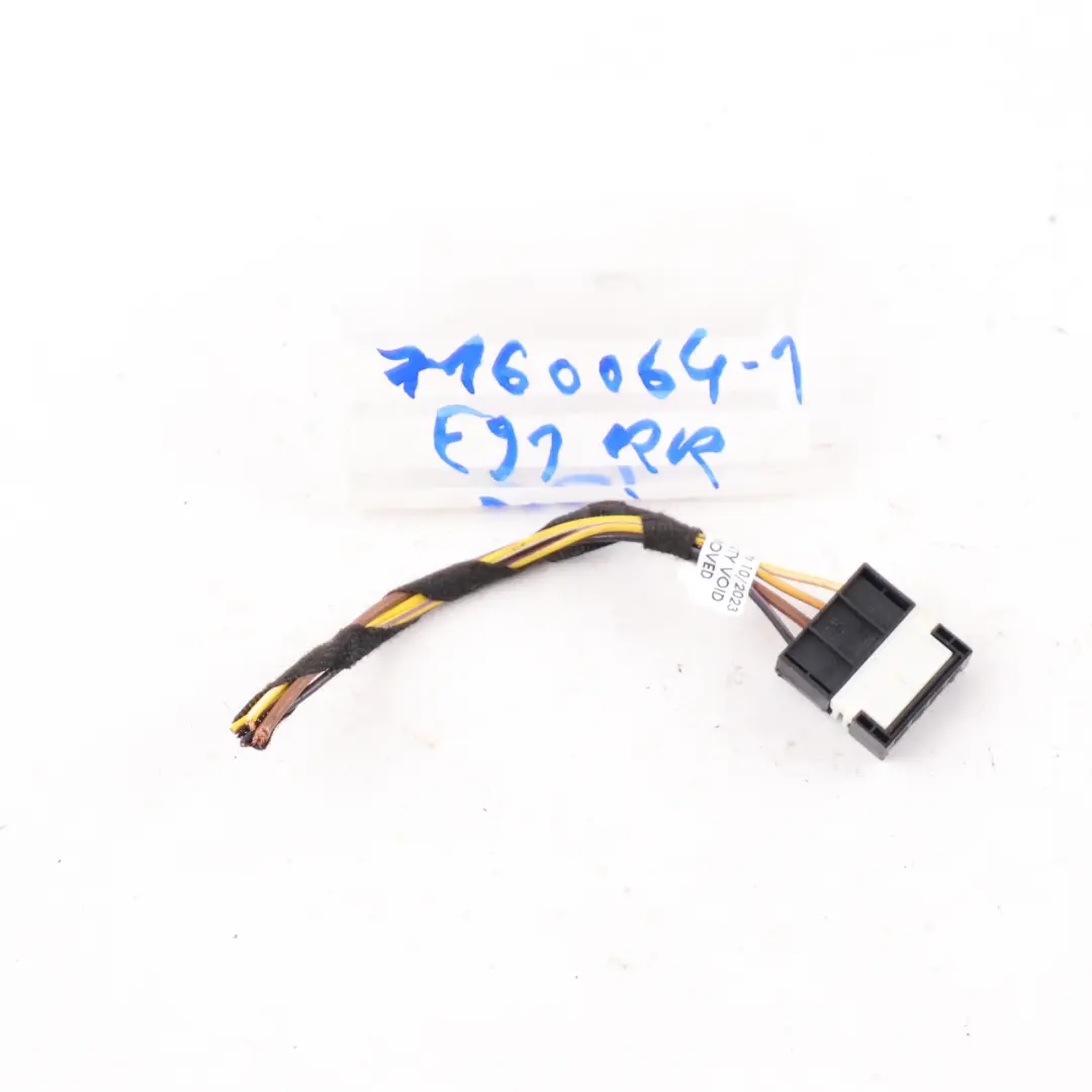 Socket BMW E91 Tail Light Lamp Trunk Lid Right Rear O/S Wiring 6984746 to Plug with Part number 7160064 Plug Socket BMW E91 Tail Light Lamp Trunk Lid Right Rear O/S Wiring 6984746 - SKU 7160064-1 - Part number 7160064