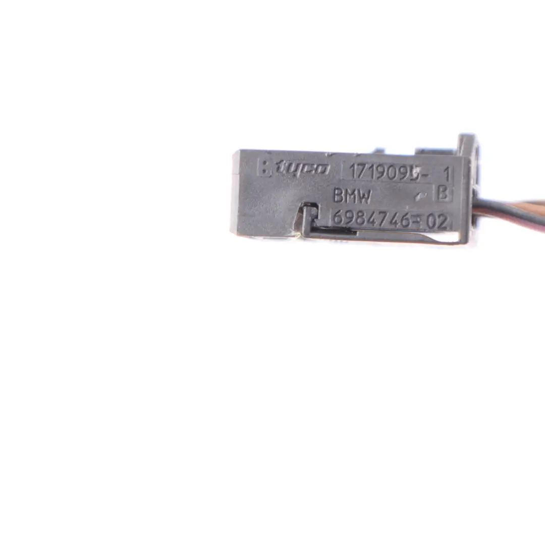 Socket BMW E91 Tail Light Lamp Trunk Lid Right Rear O/S Wiring 6984746 to Plug with Part number 7160064 Plug Socket BMW E91 Tail Light Lamp Trunk Lid Right Rear O/S Wiring 6984746 - SKU 7160064-2 - Part number 7160064