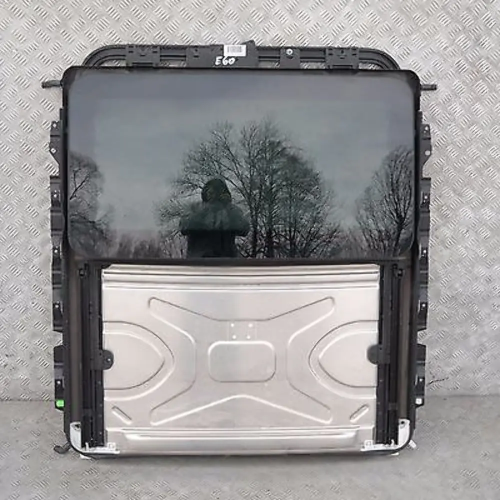 Sliding Roof Frame Sunroof Glass Mechanism to BMW 5 Series E60 M5 with Part number 54137033544 BMW 5 Series E60 M5 Sliding Roof Frame Sunroof Glass Mechanism - SKU 7161481 - Part number 54137033544