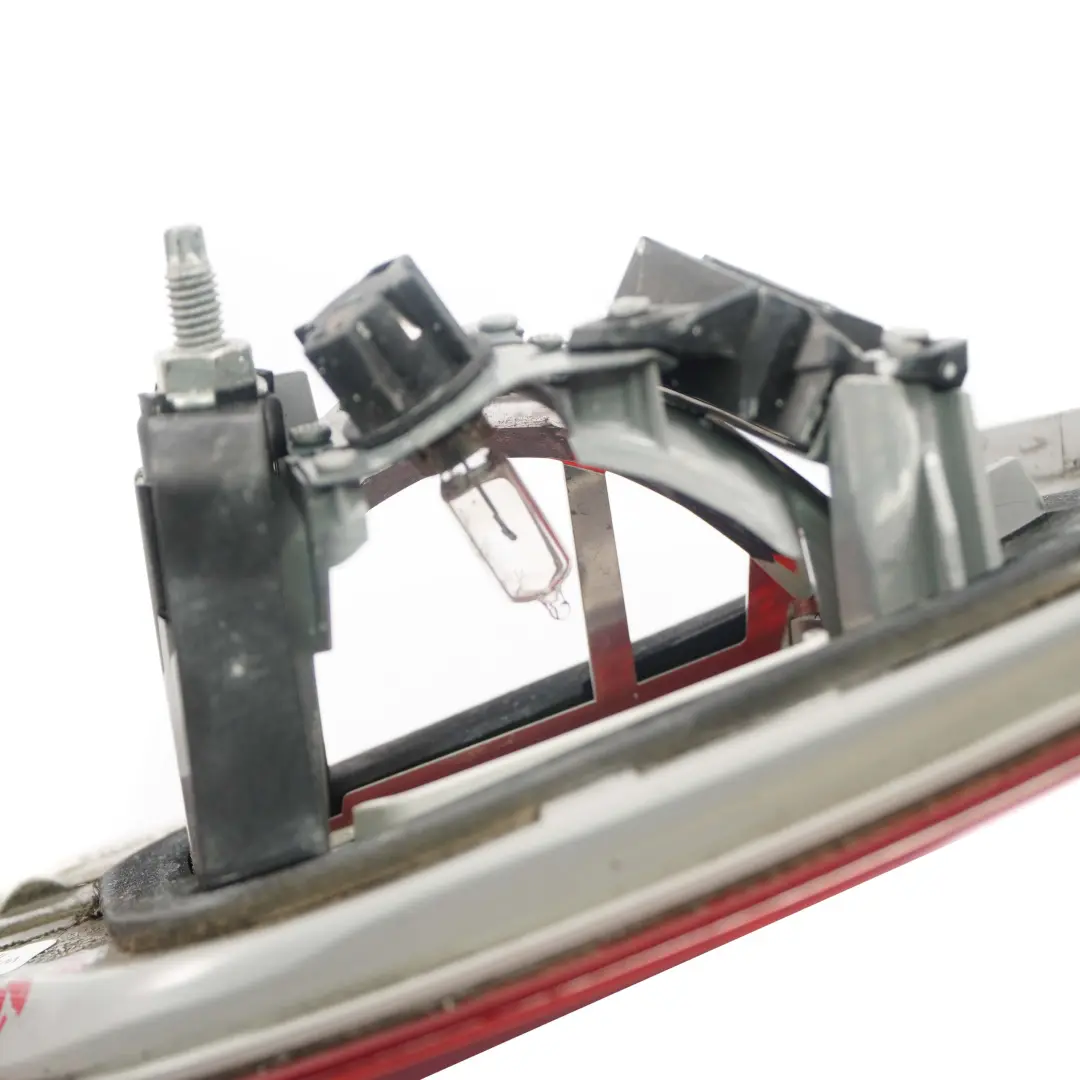 Luz Trasera En Tapa Maletero Porton Trasero Derecha para BMW E92 con número de pieza 7162300 BMW E92 Luz Trasera En Tapa Maletero Porton Trasero Derecha - SKU 7162300 - Número de pieza 7162300